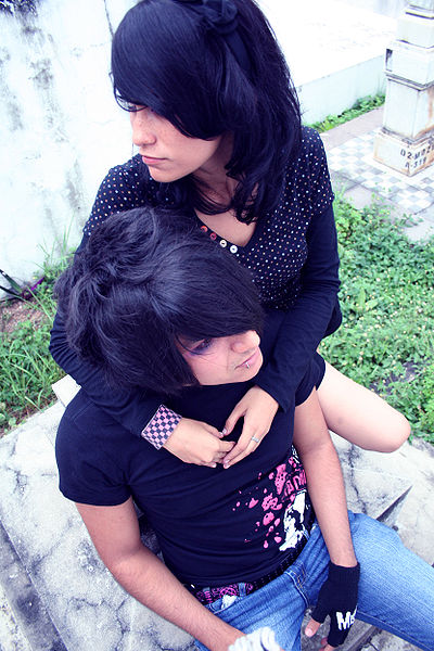 400px-Emo_boy_02_with_Girl.jpg